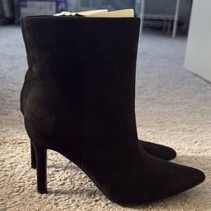Chic Black Heeled Boots